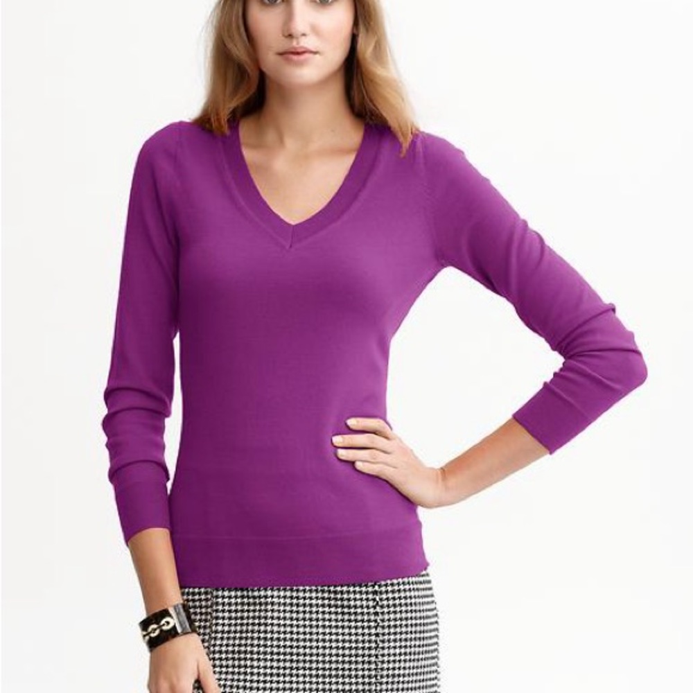 Banana Republic Merino Wool V-Neck Sweater Magenta Purple Size M